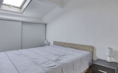 Terre Marine: Möbel, Gebäude, Eigentum, Komfort, Holz, Bett, Bettrahmen, Fenster, Schatten