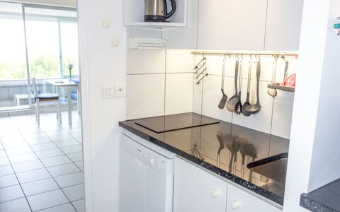 Bandol 230: Ejendom, Countertop, Værelse, Køkken, Møbel, Indretning, Flise, Etage, Cabinetry, Materielle Værdier