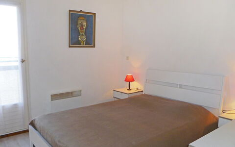 Hameau de Provence: Værelse, Ejendom, Soveværelse, Møbel, Seng, Etage, Væg, Sengetøj, Indretning, Bed Frame