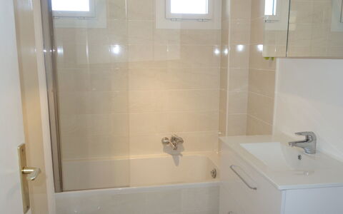 La Calanque D'Or: Badezimmer, Eigentum, Zimmer, Fliese, Wand, Armatur, Fussboden, Bad Zubehör, Die Architektur, Glas