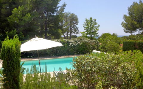 Domaine Port D'Alon: Vegetación, Propiedad, Paisaje Natural, Reserva Natural, Árbol, Biome, Piscina, Botánica, Planta De La Comunidad, Lago