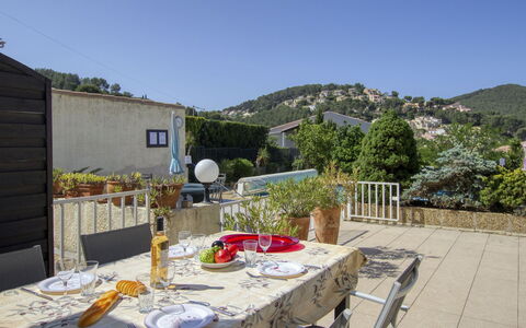 Saint Cyr sur Mer la Madrague 160: Cielo, Montaña, Tiempo De Día, Edificio, Planta, Paisaje Natural, Casa, Vegetación, Tierras Altas, Árbol
