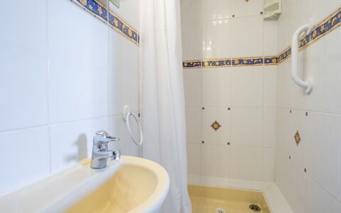 Les Jardins de Sinople: Armatur, Eigentum, Zapfhahn, Duschkopf, Badewanne, Badezimmer, Dusche, Interior Design