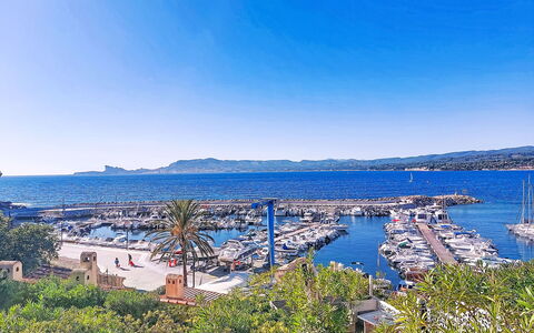 Saint Cyr sur Mer la Madrague 600: Blauw, Boot, Water, Jachthaven, Watercraft, Haven, Zomer, Haven, Dok, Kust En Oceanic Landvormen
