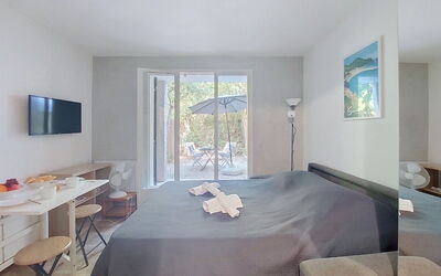Accommodation:&nbsp;Les Aigues Marines 800.78