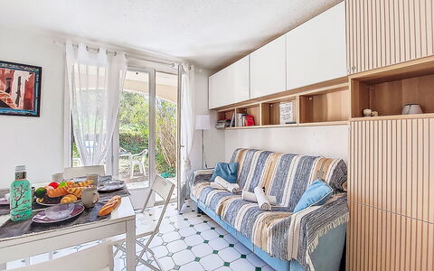 Saint Cyr sur Mer les Lecques 210: Diseño De Interiores, Mueble, Piso, Suelo, Departamento, Casa, Habitación, Sala, Sofá