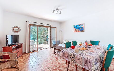 Provence Parc: Möbel, Flooring, Fussboden, Interior Design, Tabelle, Stuhl, Küche & Esszimmer Tisch, Zimmer, Teppich, Wohnzimmer