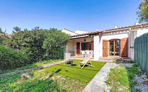 Provence Parc: Haus, Wohngebiet, Zuhause, Tür, Hütte, Garten, Estate, Hinterhof, Garten, Landscaping