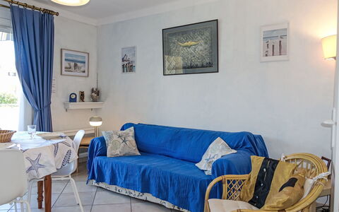 Les Bermudes: Mueble, Sofá, Mesa, Azur, Marco, Diseño De Interiores, Sala, Comodidad, Ventana, Cortina