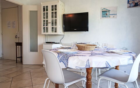 Les Bermudes: Mueble, Diseño De Interiores, Silla, Piso, Mesa, Suelo, Techo, Cocina Y Comedor Mesa, Comedor, Habitación