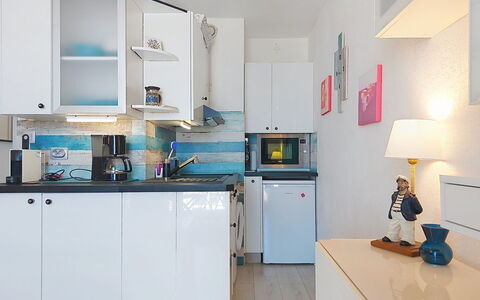 Le Verdon: Toestel Van De Keuken, Keuken, Major Appliance, Meubilair, Interieur Ontwerp, Countertop, Cabinetry, Flooring, Huishoudapparatuur, Kamer