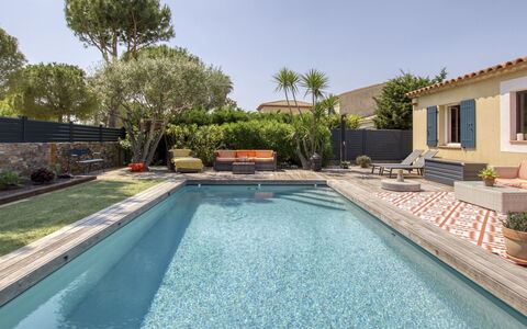 La Choupette: Wasser, Himmel, Pflanze, Baum, Gebäude, Schwimmbad, Gewässer, Fenster, Freizeit, Gras