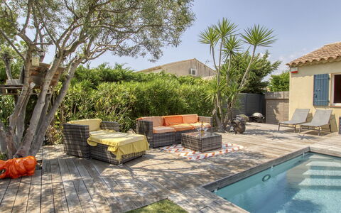 La Choupette: Wasser, Himmel, Pflanze, Gebäude, Eigentum, Baum, Schwimmbad, Grundstueck, Haus, Gras