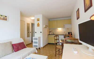 Accommodation:&nbsp;La Croix du Sud 240.3