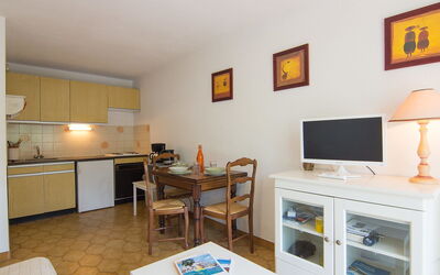 Accommodation:&nbsp;La Croix du Sud 240.3