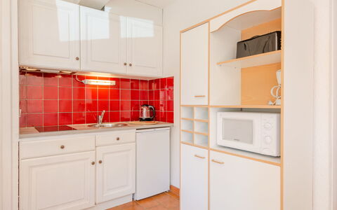 Sainte Maxime 450: Cabinetry, Furniture, Window, Building, Kitchen Appliance, Countertop, Kitchen, Wood, Interior Design