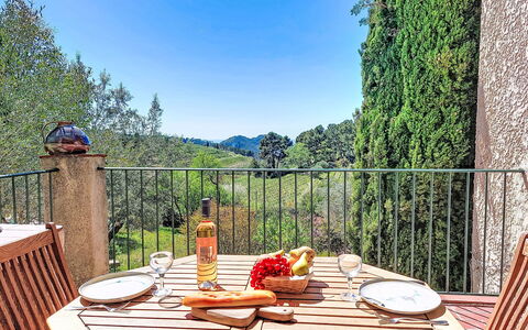 Le Mas de la Poterie: Meubilair, Buitenmeubels, Buitentafel, Stoel, Eco Hotel, Balkon, Schaduw, Keuken En Eettafel, Hek, Patio