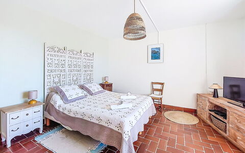 Le Mas de la Poterie: Meubilair, Bed, Slaapkamer, Interieur Ontwerp, Verdieping, Flooring, Laken, Hout, Bedding, Linens