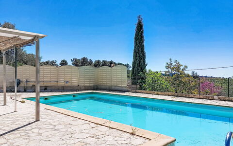 Le Mas de la Poterie: Blauw, Zwembad, Samengesteld Materiaal, Toevlucht, Schaduw, Buitenmeubels, Eco Hotel, Waterpartij, Recreatiecentrum, Hotel