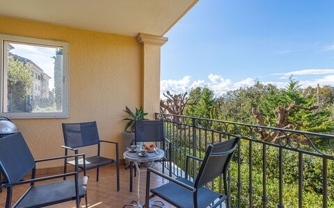 Le Clos Sainte Anne: Residential Area, Shrub, House, Garden, Home, Land Lot, Roof, Shade, Lawn
