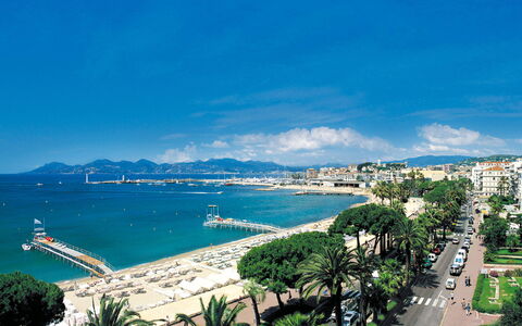 Cannes 535: Water, Body Of Water, Coast, Coastal And Oceanic Landforms, Sea, Waterway, Beach, Landscape, Ocean, Shore