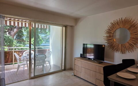 Villa Lerins: Zwembad, Toevlucht, Hotel, Balkon, Badplaats, Badplaats, Tropen, Buitenmeubels, Thermae