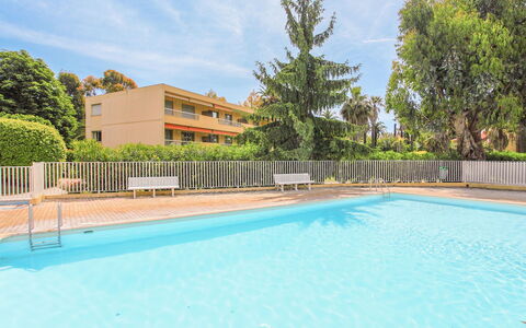 Les Eucalyptus: Acqua, Nube, Pianta, Cielo, Piscina, Natura, Azzurro, Albero, Shade, Costruzione