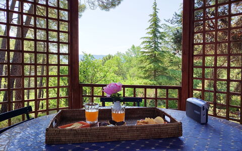 La Tourelle des Ocres: Acqua, Costruzione, Pianta, Albero, Finestra, Piscina, Urban Design, Condominio, Tempo Libero, Immobiliare