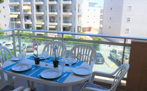 Cagnes-Sur-Mer 160: Möbel, Eigentum, Gebäude, Fenster, Stuhl, Tabelle, Himmel, Die Architektur, Urban Design, Geschirr