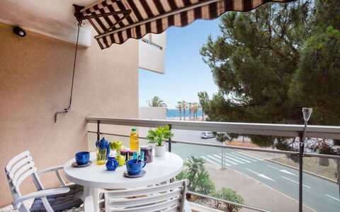 Le Tiercé: Wolk, Lucht, Dag, Eigendom, Water, Gebouw, Fabriek, Azure, Stedelijk Ontwerp, Openbare Ruimte