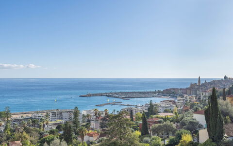 Les Miradors: Agua, Cielo, Nube, Edificio, Planta, Azur, Árbol, Costeras Y Los Accidentes Geográficos Oceánico, Condominio, Horizonte