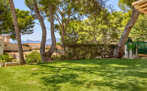 Le Grand Pin: Cielo, Agua, Edificio, Propiedad, Planta, Azur, Piscina, Nube, Ocio, Ventana