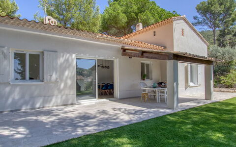 Le Grand Pin: Cielo, Agua, Edificio, Propiedad, Planta, Azur, Piscina, Nube, Ocio, Ventana