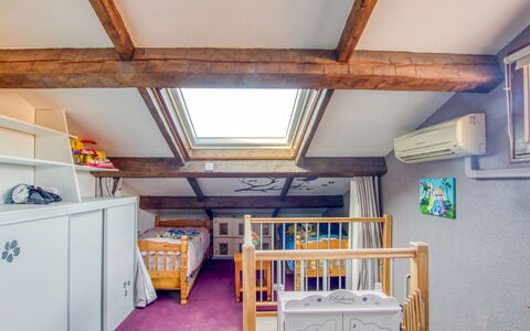 La Cadière: Cabinetry, Reol, Bygning, Træ, Indretning, Hylde, Reoler, Etage, Gulvbelægning, Væg