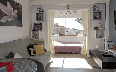 La Cadière: Møbel, Indretning, Gulvbelægning, Etage, Couch, Værelse, Stue, Lejlighed, Loft, Hjem