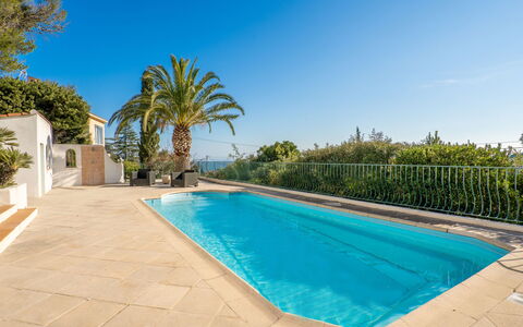 Les Chèvrefeuilles: Agua, Planta, Cielo, Propiedad, Piscina, Azur, Árbol, Cuerpo De Agua, Edificio, Arecales