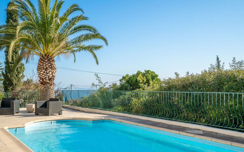 Les Chèvrefeuilles: Agua, Cielo, Planta, Propiedad, Azur, Azul, Piscina, Árbol, Sombra, Arecales