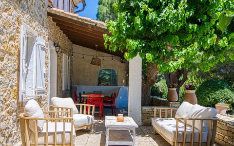 La Bastide de Magdeleine: Mueble, Propiedad, Edificio, Planta, Silla, Cielo, Mueble Para Exteriores, Sombra, Diseño De Interiores, Cabaña