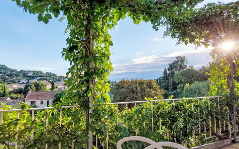 La Quiètude: Himmel, Pflanze, Wolke, Natur, Blatt, Natürliche Landschaft, Botanik, Vegetation, Gras, Biome