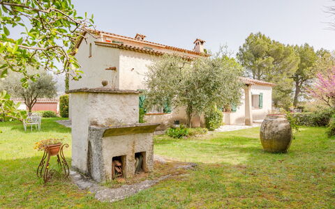 La Palombière: Fabriek, Lucht, Eigendom, Gebouw, Venster, Boom, Land Lot, Huis, Verblijf, Natuurlijk Landschap