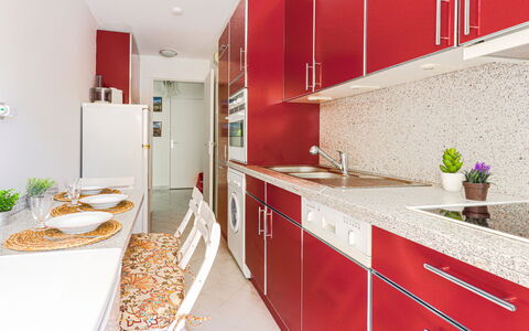 L'Antonia: Cabinetry, Countertop, Ejendom, Bygning, Køkken, Orange, Indretning, Arkitektur, Etage, Skuffe