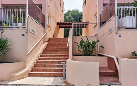 Les Myrtilles: Væg, Trappe, Boligområde, Arkitektur, Lejlighed, Urban Design, Kompositmateriale, Gelænder, Altan