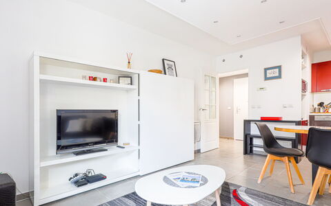 Jardin Pastorelli: Mesa, Mueble, Propiedad, Edificio, Encendiendo, Diseño De Interiores, Naranja, Sofá, Suelo, Silla