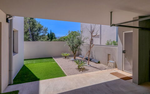 Villas Indigo: Ciel, L'Eau, Plante, Jour, Propriété, Bâtiment, Piscine, Bleu Azur, La Nature, Architecture