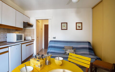 Azur 3000: Bord, Møbel, Ejendom, Couch, Azure, Træ, Stue, Indretning, Etage, Komfort