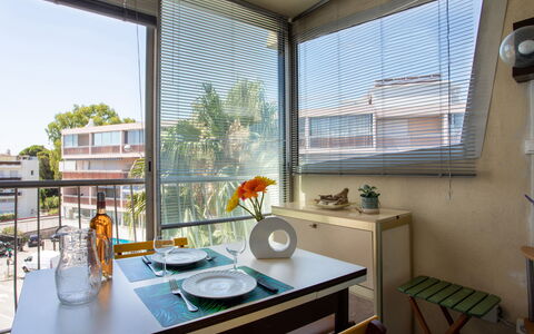 Azur 3000: Bord, Møbel, Ejendom, Couch, Azure, Træ, Stue, Indretning, Etage, Komfort