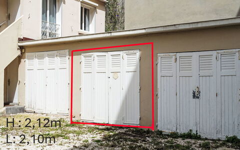 Résidence les Flots: Tür, Garagentor, Beton, Tor, Garage, Auffahrt, Farbe, Home Door