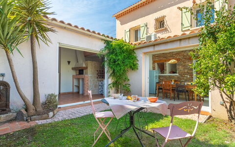 La Maison du Port: Pianta, Costruzione, Cielo, Finestra, Albero, Casa, Lotto, Quartiere, Urban Design, Zona Residenziale