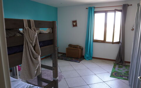 Lou Lann Vras: Fussboden, Flooring, Holz, Interior Design, Möbel, Zimmer, Bett, Wohnung, Schlafzimmer, Etagenbett