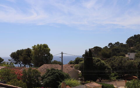 Maison Fabrégas: Water, Eigendom, Fabriek, Gebouw, Azure, Lucht, Venster, Zwembad, Stedelijk Ontwerp, Vrije Tijd